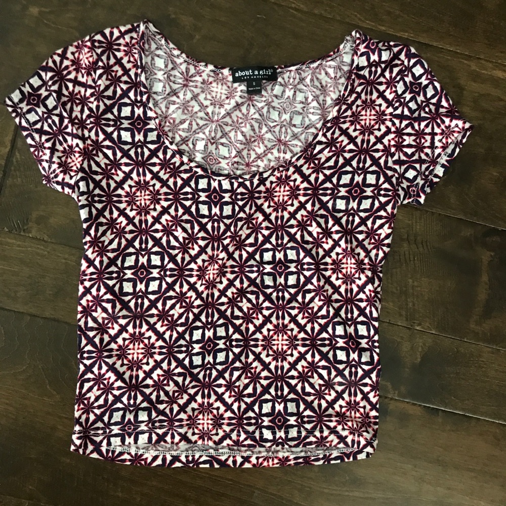 Patterned Crop Top - Picture 2 of 5